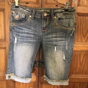 Refuge Blue Jean Denim Shorts Women's 6 Distressed Low-Rise 10" Inseam Med-Wash